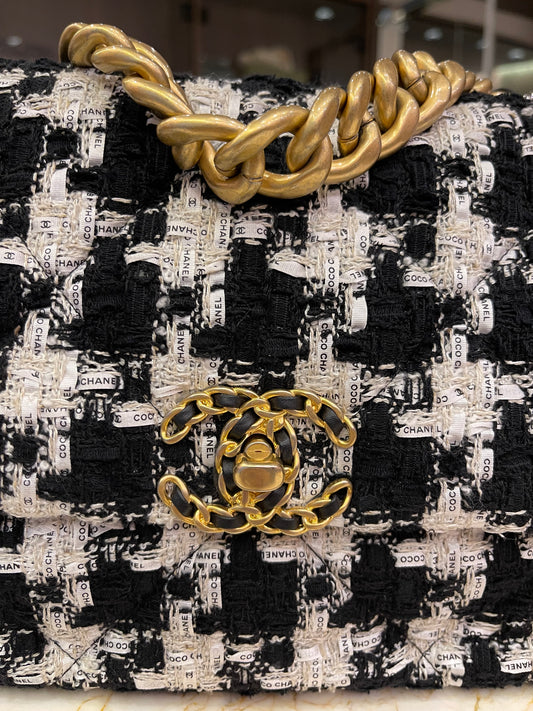 Chanel 19 Tweed Pied Poule