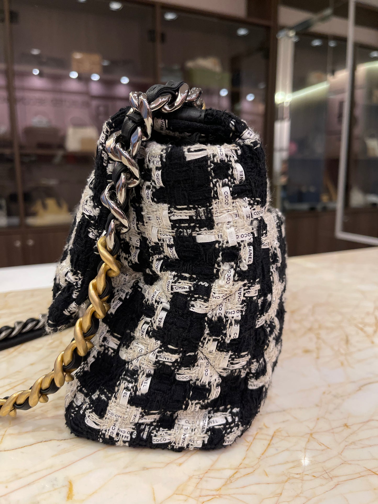 Chanel 19 Tweed Pied Poule