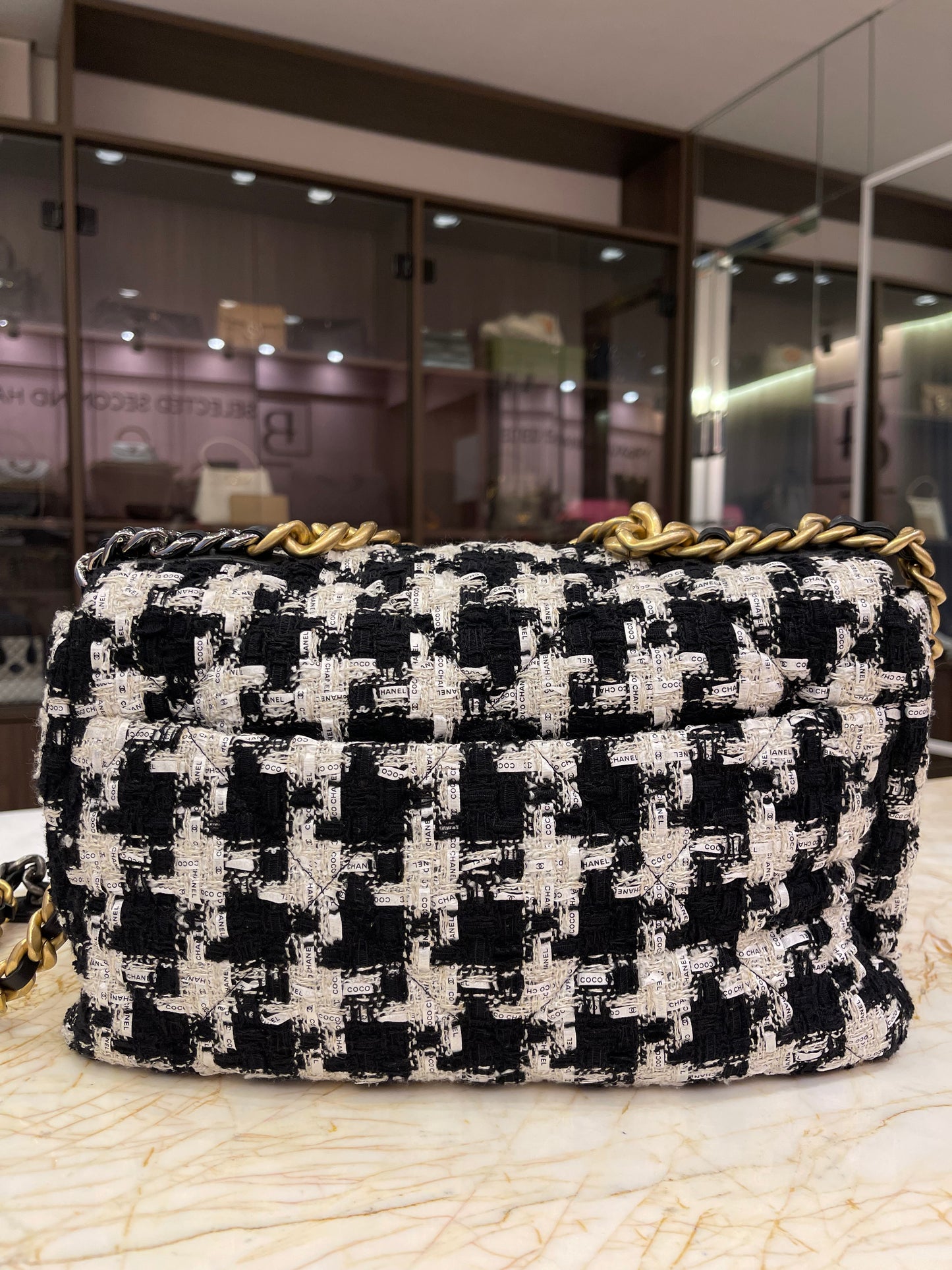 Chanel 19 Tweed Pied Poule