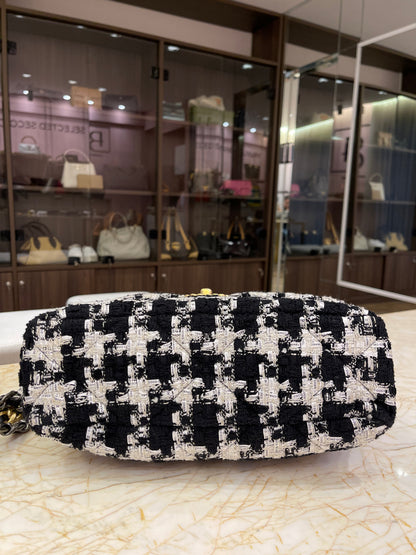 Chanel 19 Tweed Pied Poule