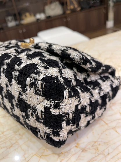 Chanel 19 Tweed Pied Poule