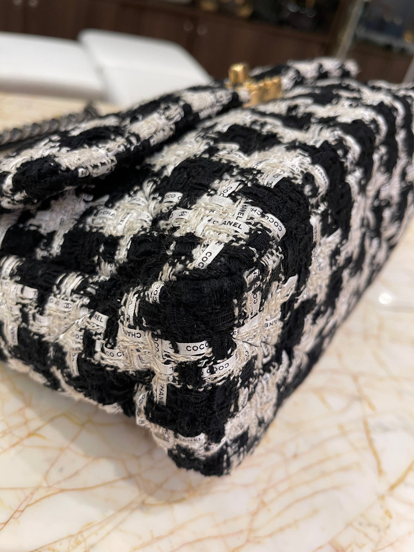 Chanel 19 Tweed Pied Poule