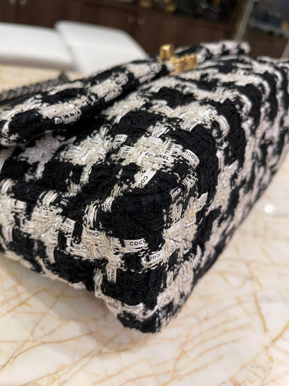 Chanel 19 Tweed Pied Poule