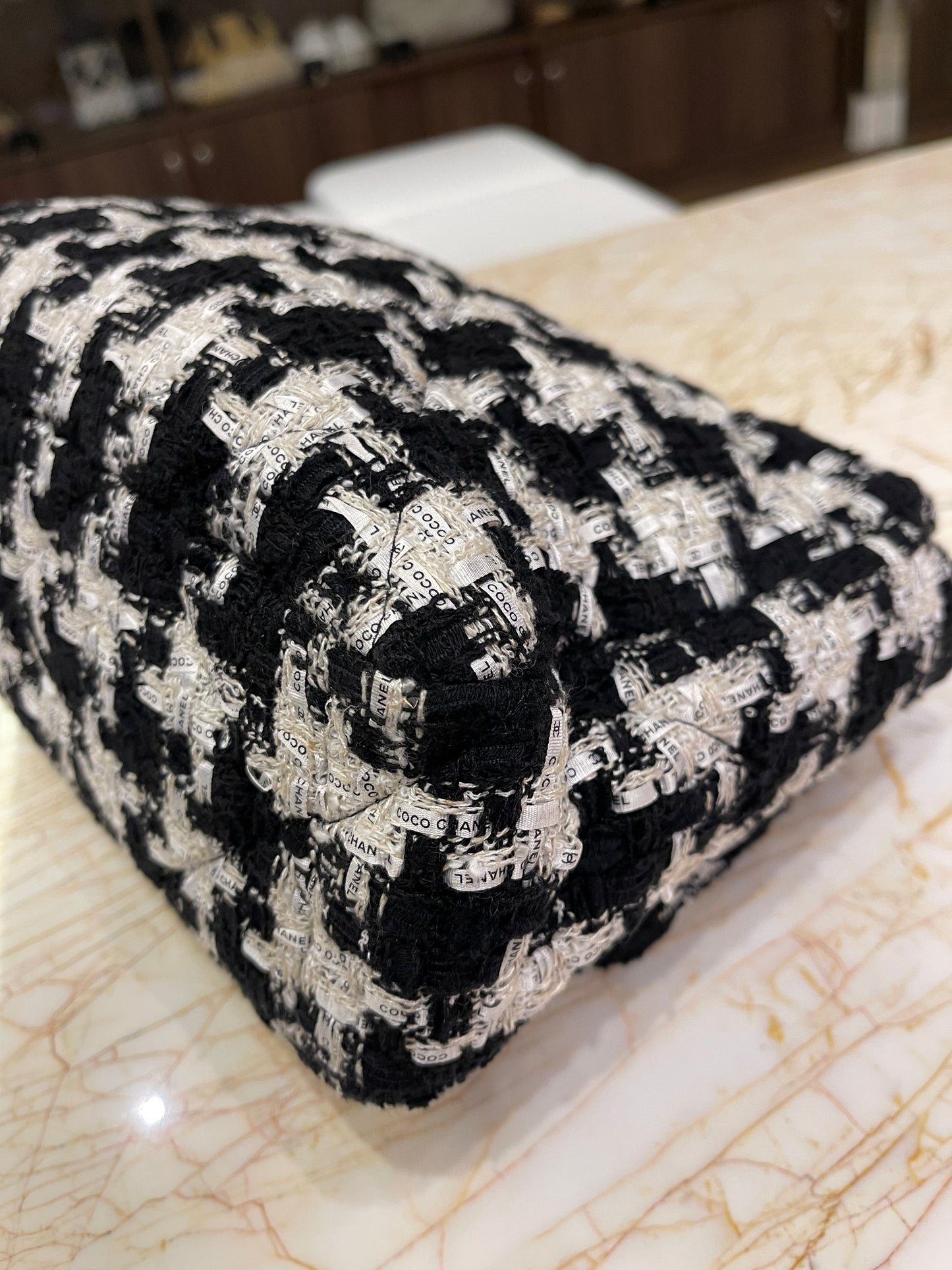 Chanel 19 Tweed Pied Poule