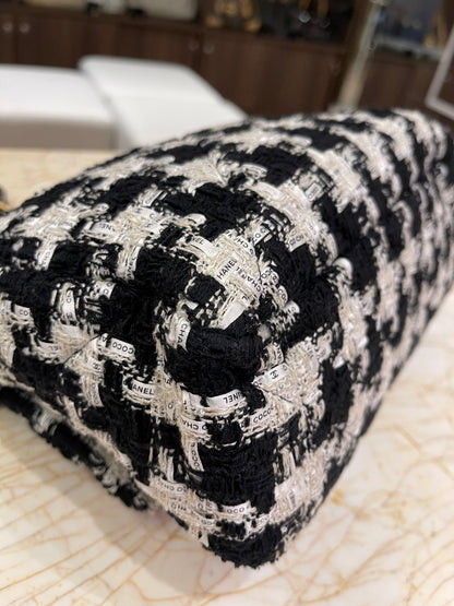 Chanel 19 Tweed Pied Poule