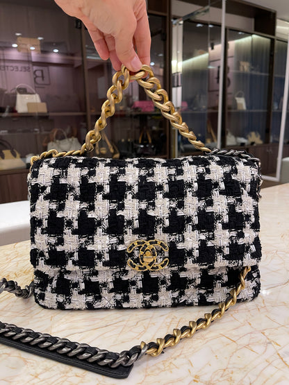 Chanel 19 Tweed Pied Poule
