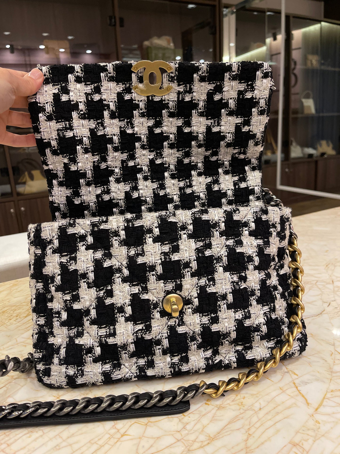 Chanel 19 Tweed Pied Poule