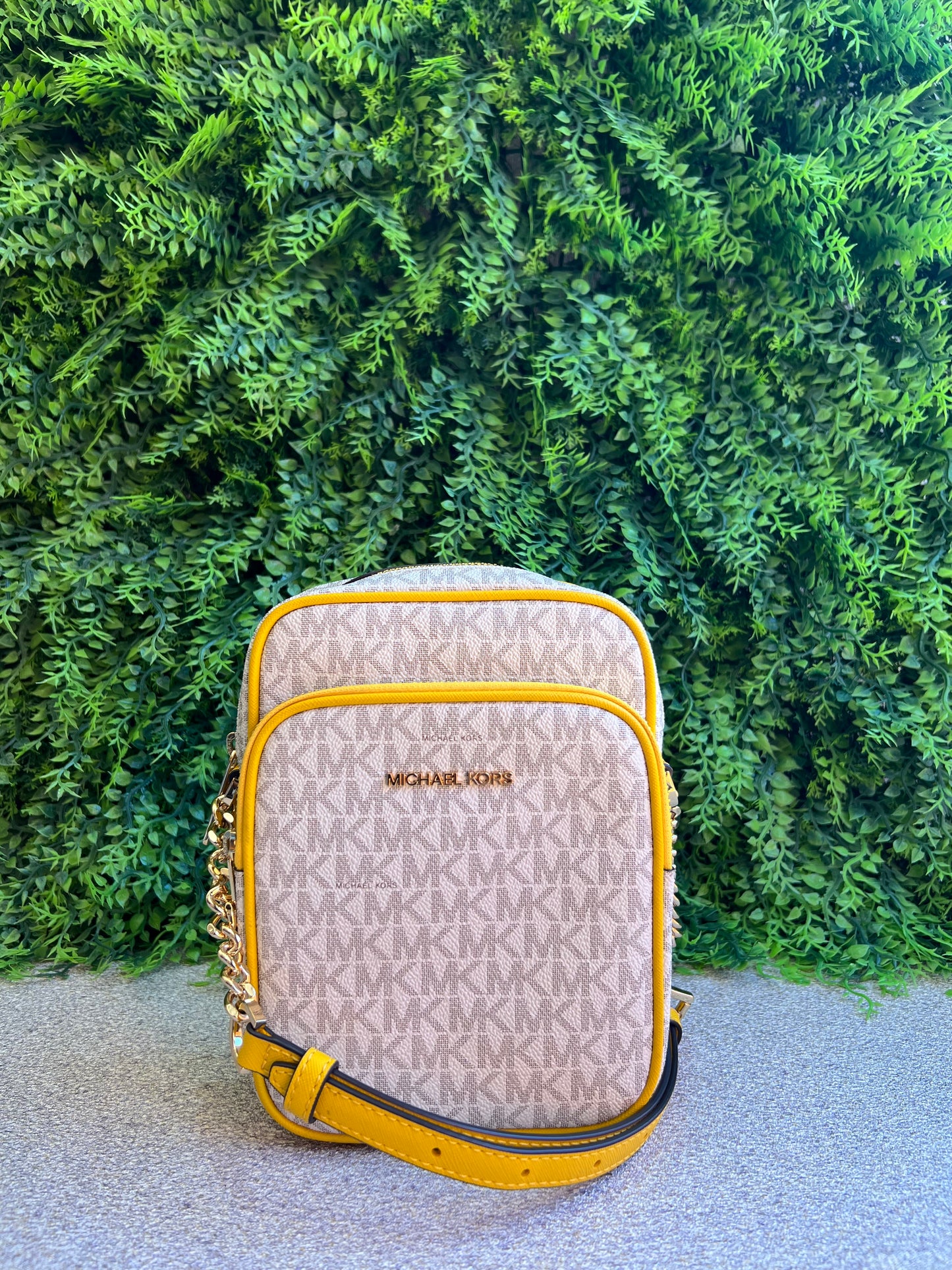 Michael Kors Transversal Monograma Amarelo