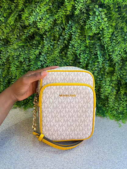 Michael Kors Transversal Monograma Amarelo