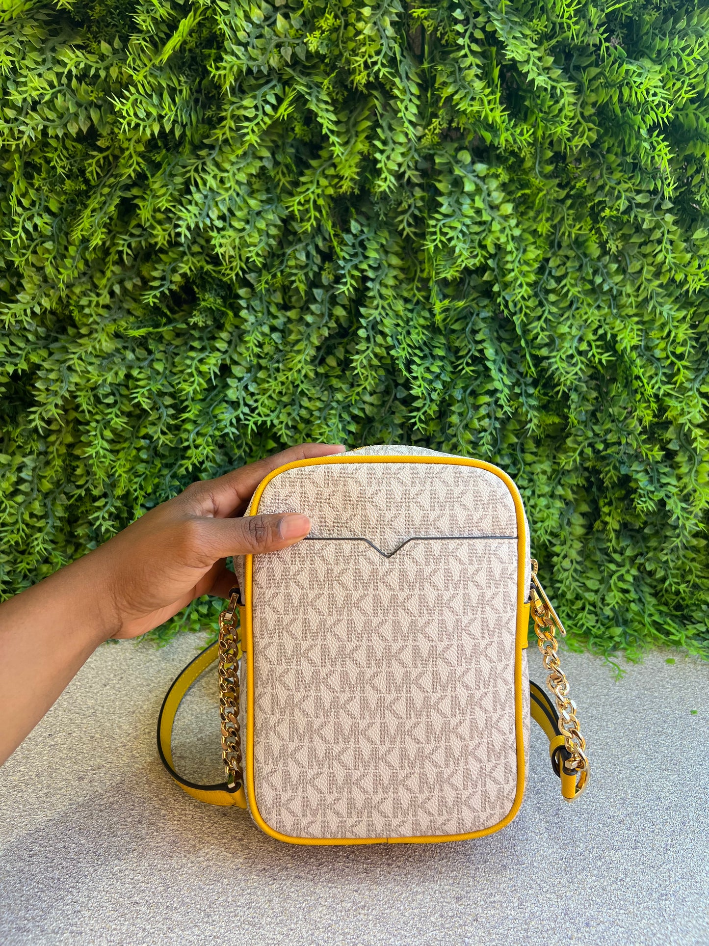 Michael Kors Transversal Monograma Amarelo