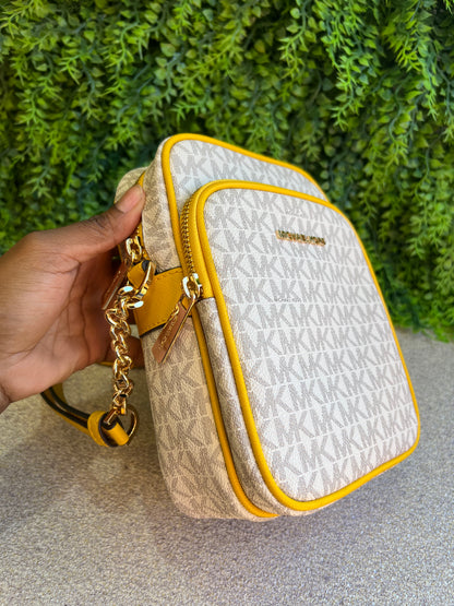 Michael Kors Transversal Monograma Amarelo