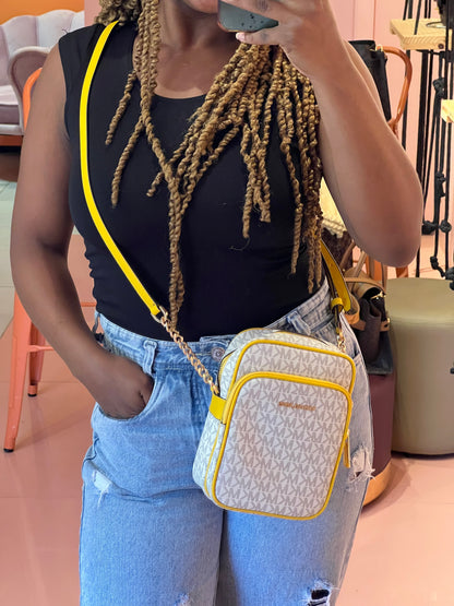 Michael Kors Transversal Monograma Amarelo