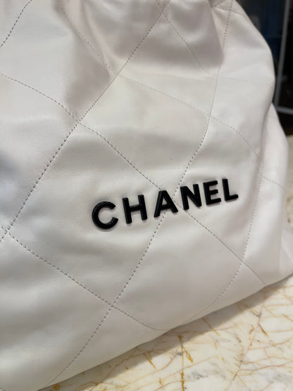 Chanel 22 em Couro Branco