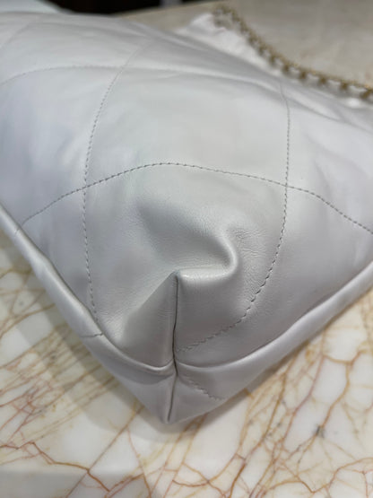 Chanel 22 em Couro Branco