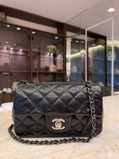 Chanel Classic Mini Flap Caviar Preto