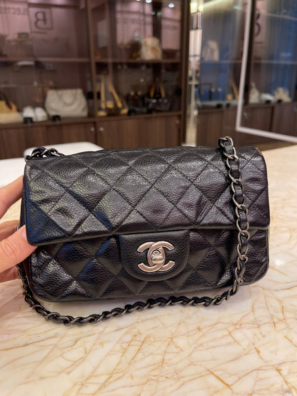 Chanel Classic Mini Flap Caviar Preto