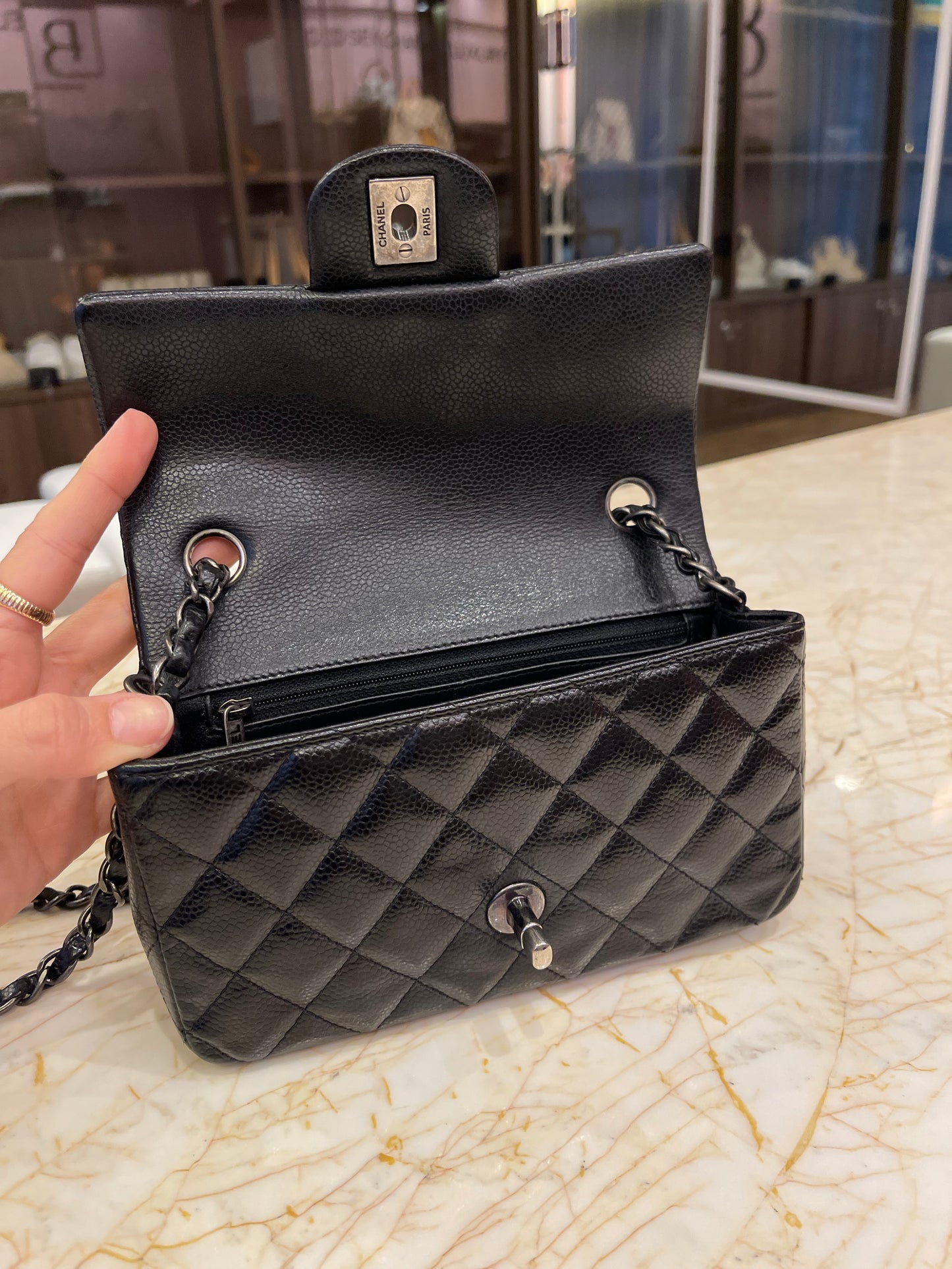 Chanel Classic Mini Flap Caviar Preto