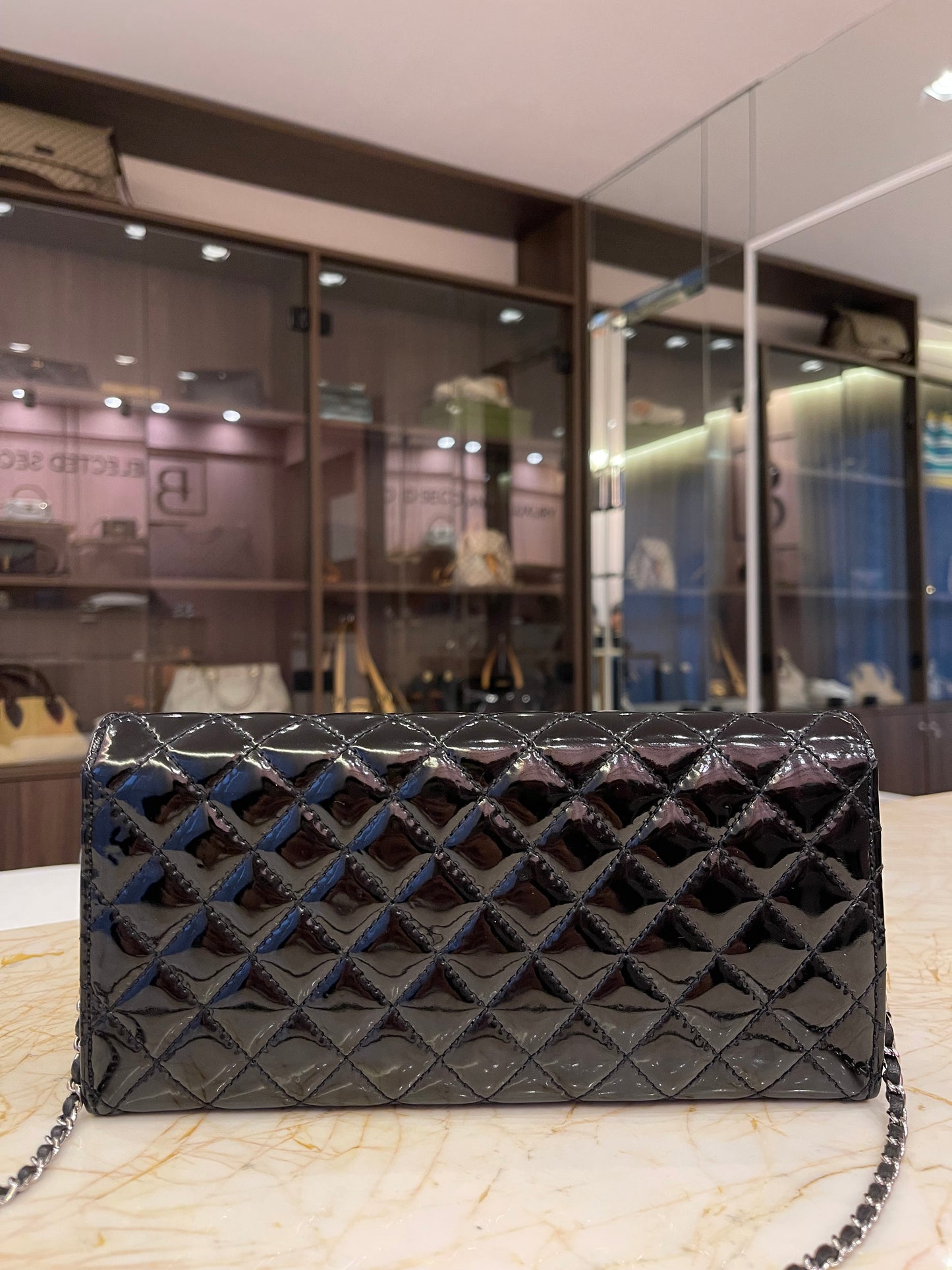 Chanel East West em Couro Verniz Preto