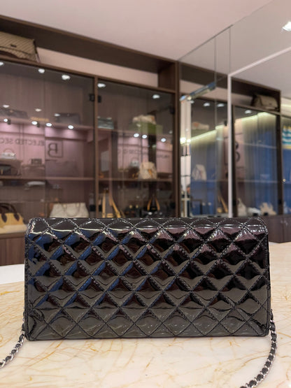 Chanel East West em Couro Verniz Preto