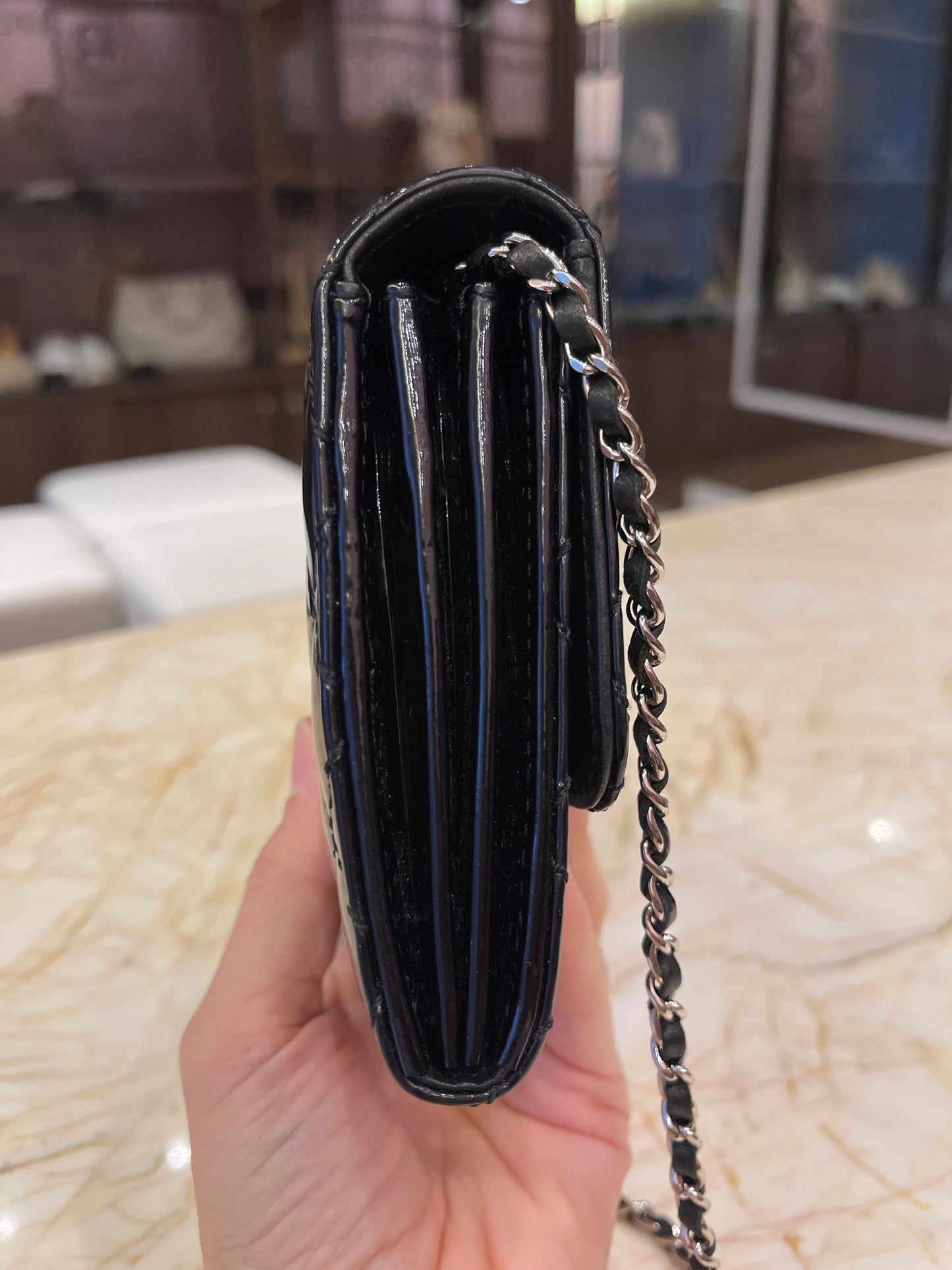 Chanel East West em Couro Verniz Preto