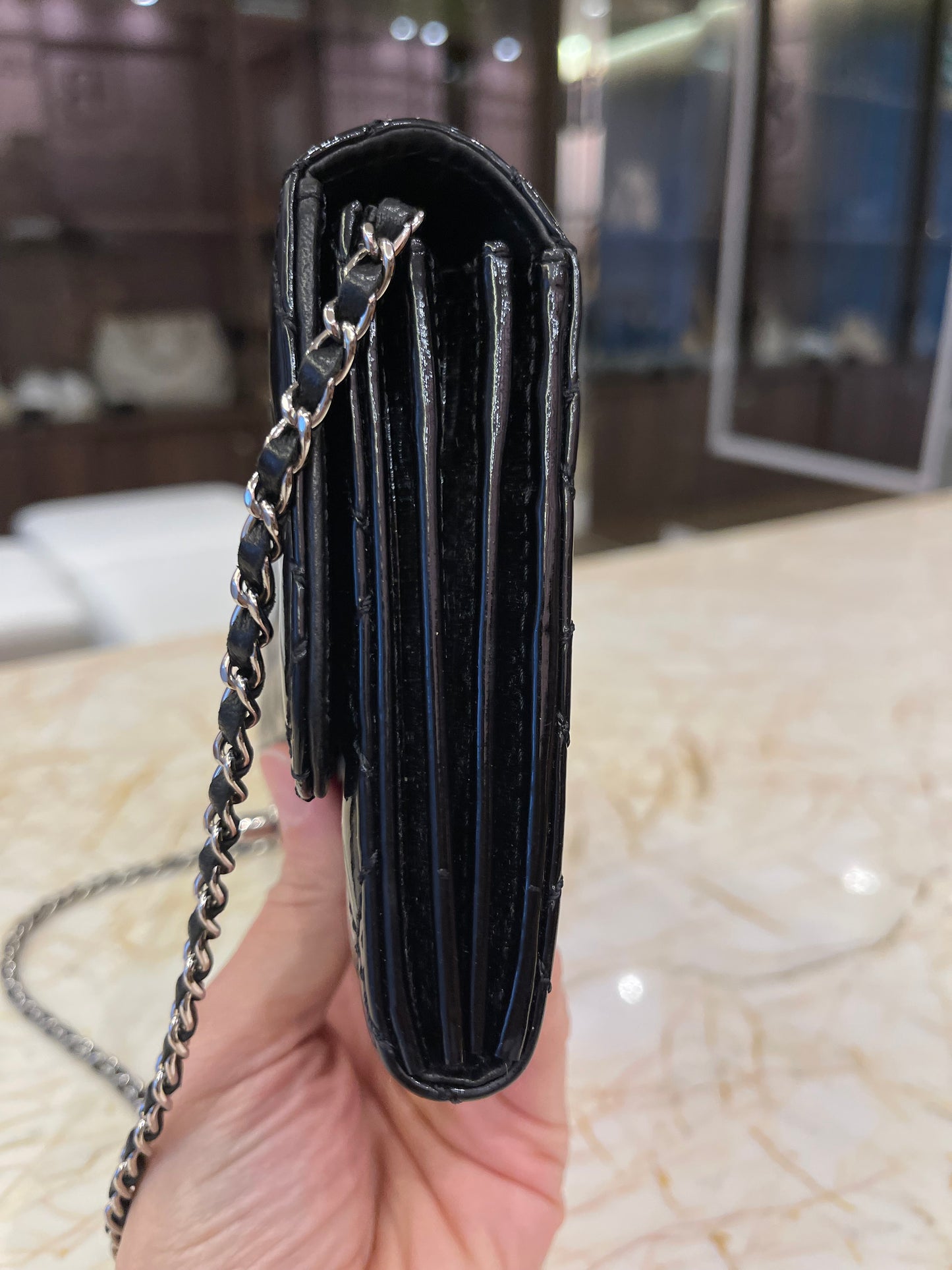 Chanel East West em Couro Verniz Preto