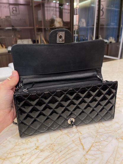 Chanel East West em Couro Verniz Preto