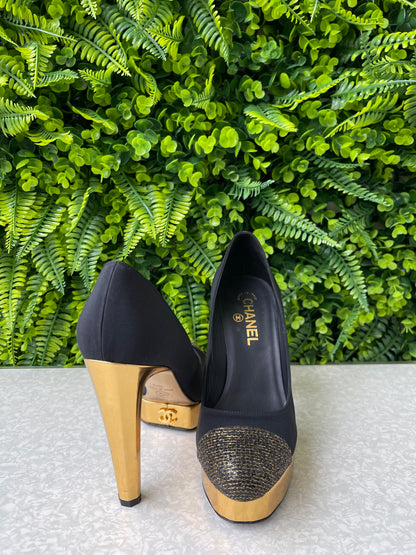 Sapato Chanel Gold Satin