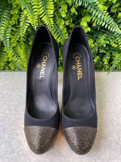 Sapato Chanel Gold Satin