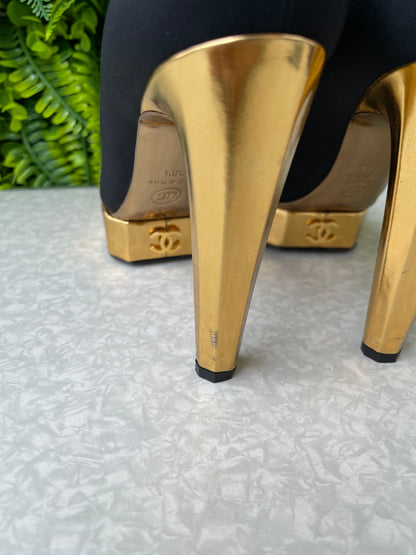 Sapato Chanel Gold Satin
