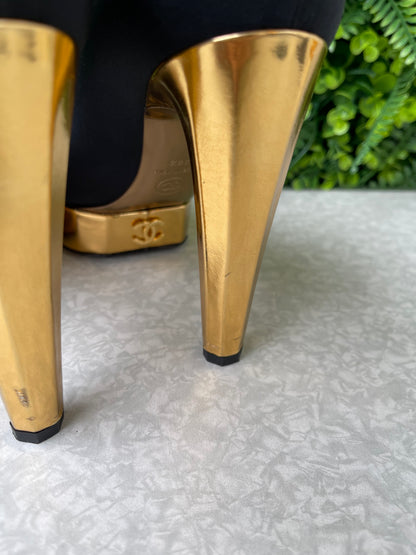 Sapato Chanel Gold Satin