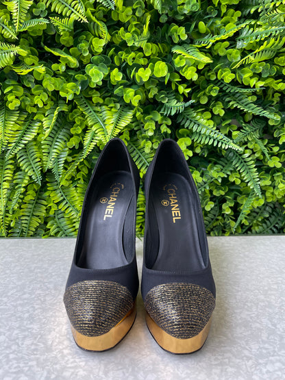 Sapato Chanel Gold Satin