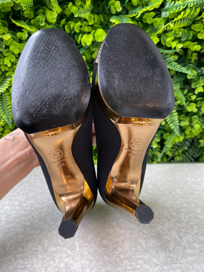 Sapato Chanel Gold Satin