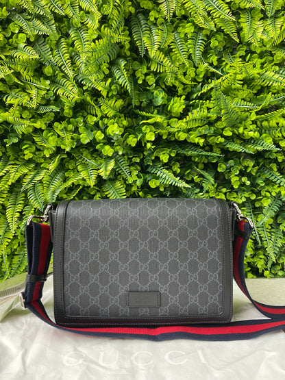 Gucci GG Messenger Supreme