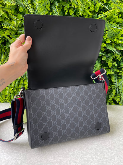 Gucci GG Messenger Supreme