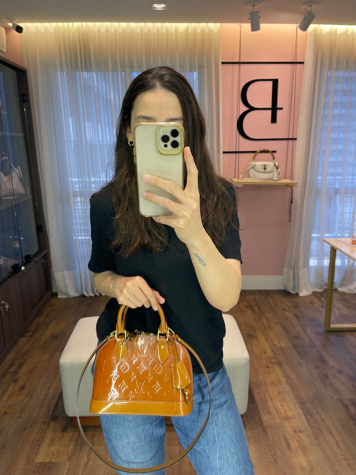 Louis Vuitton Alma BB em Couro Verniz