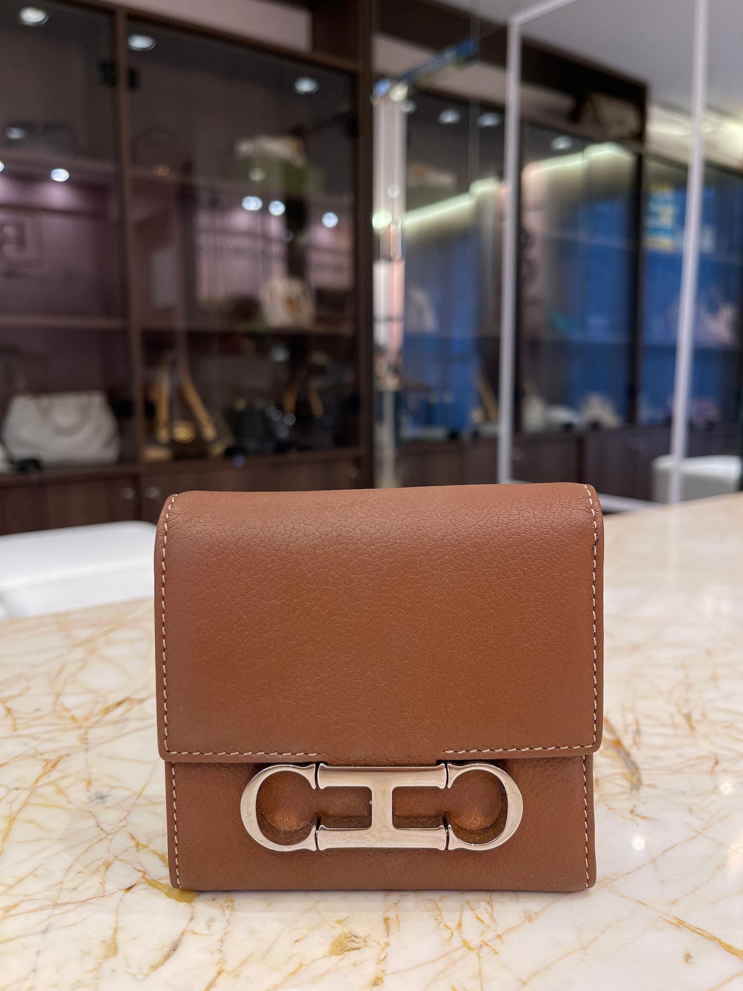Carteira Carolina Herrera Initials Marrom