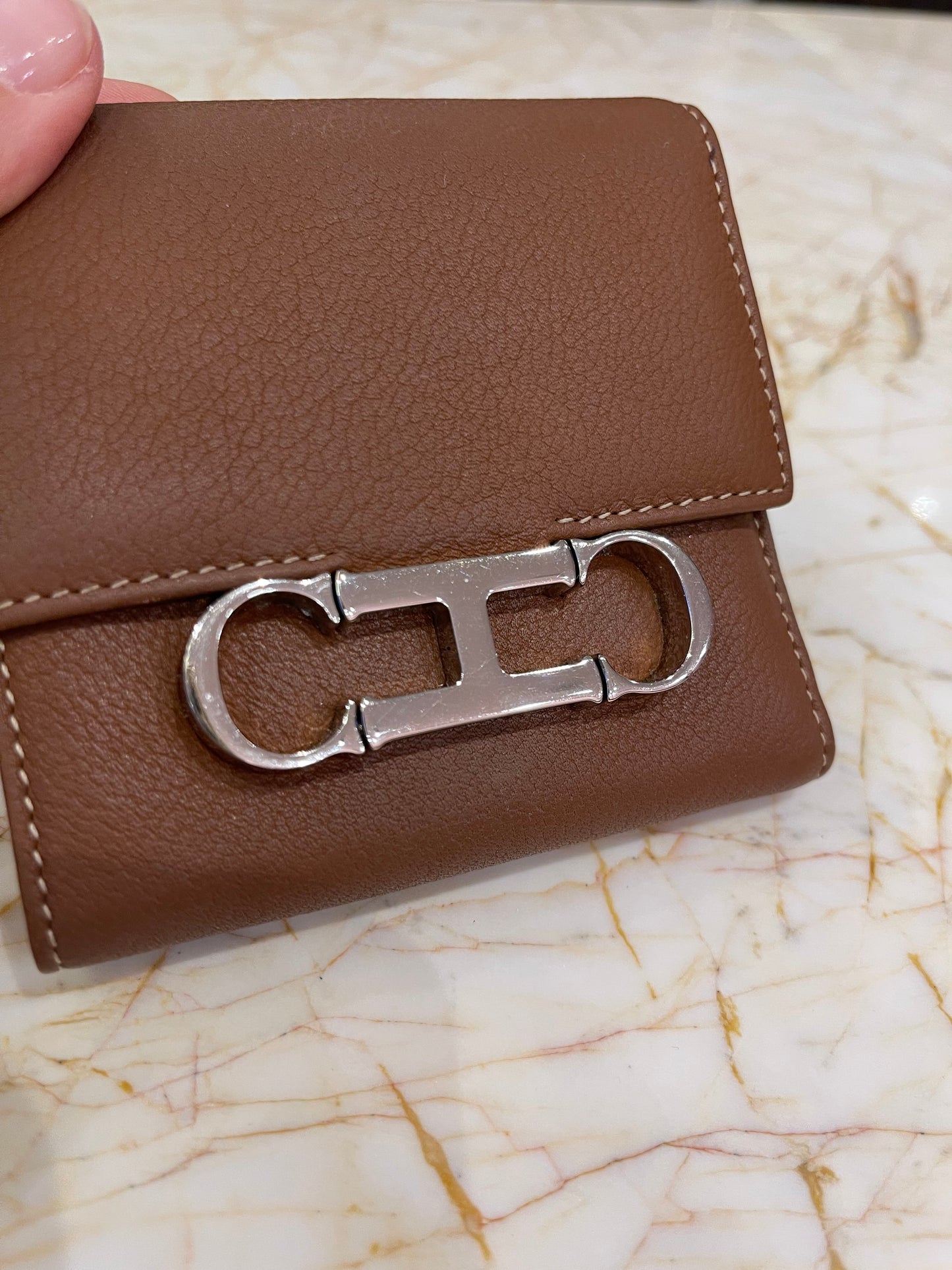 Carteira Carolina Herrera Initials Marrom
