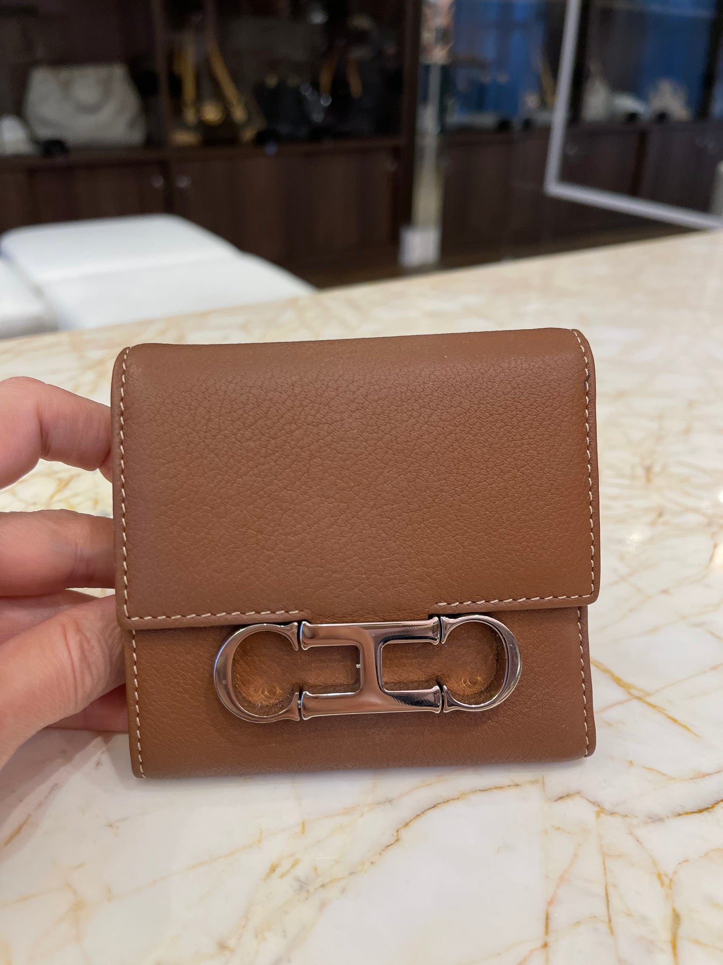 Carteira Carolina Herrera Initials Marrom