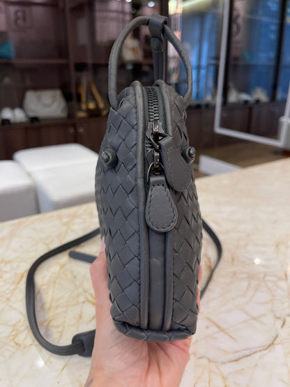 Bottega Veneta Nodini em Couro Intrecciato Cinza