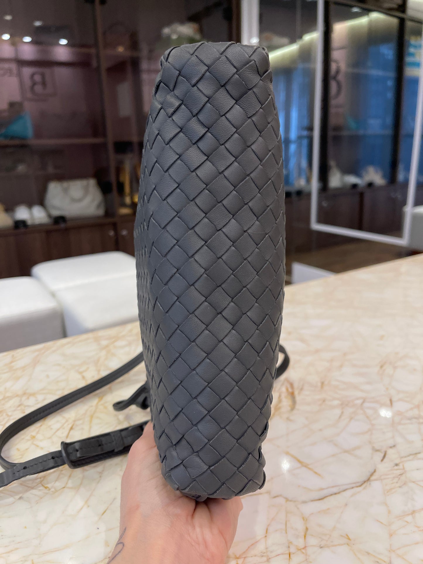 Bottega Veneta Nodini em Couro Intrecciato Cinza