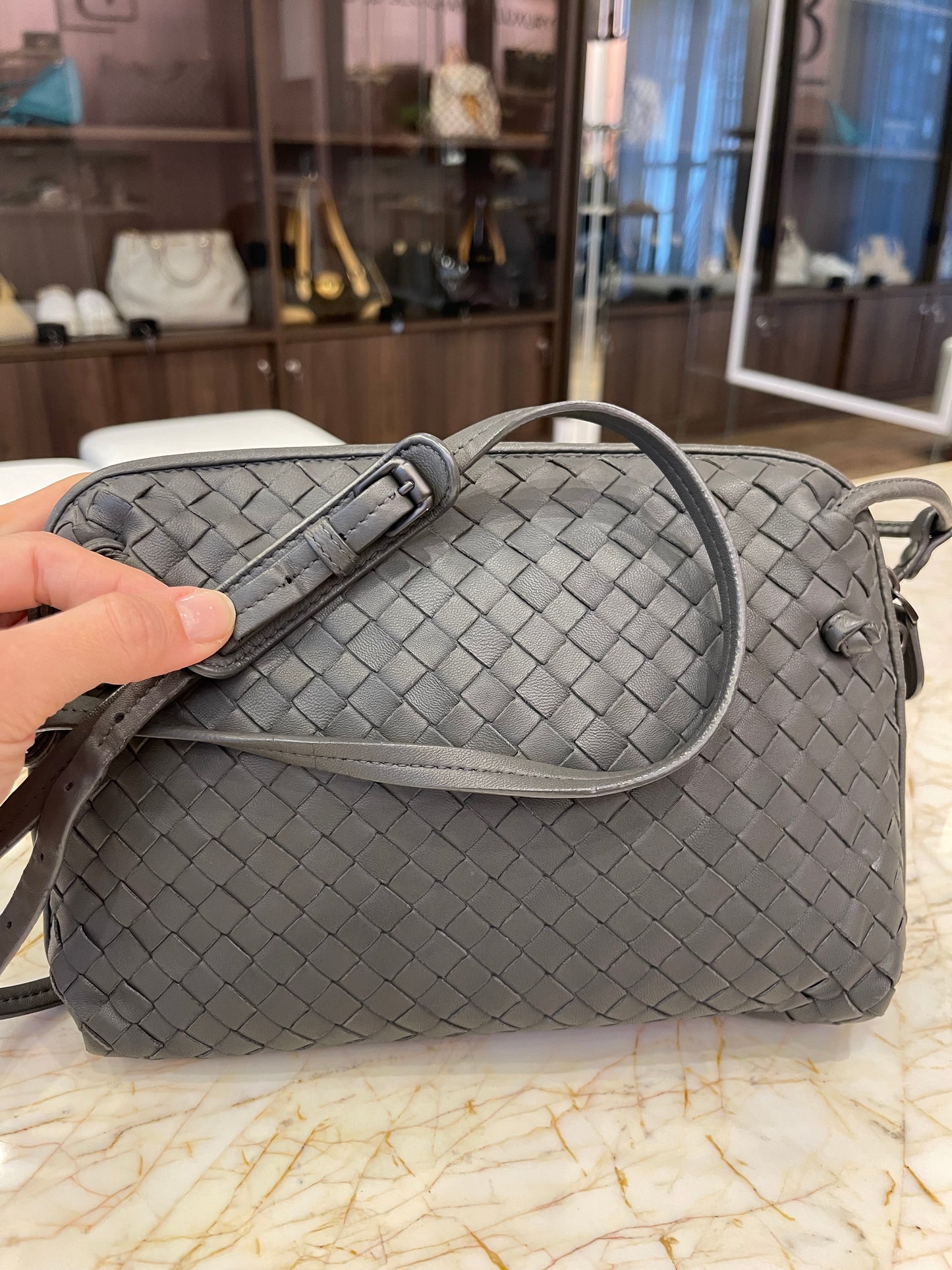 Bottega Veneta Nodini em Couro Intrecciato Cinza