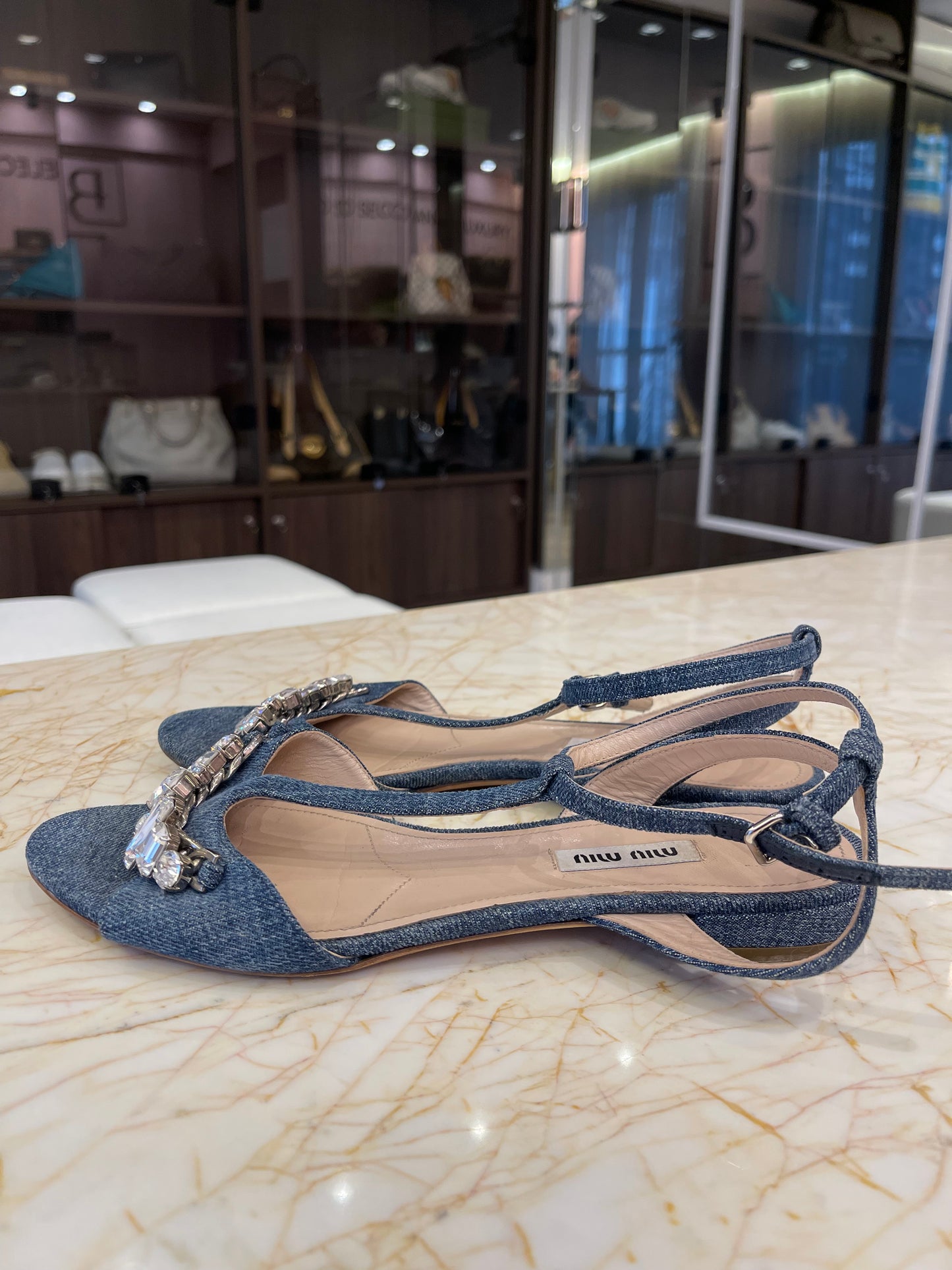 Sandália Rasteira Miu Miu Denim Crystal