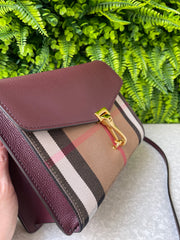 Burberry Haymarket Crossbody Vinho