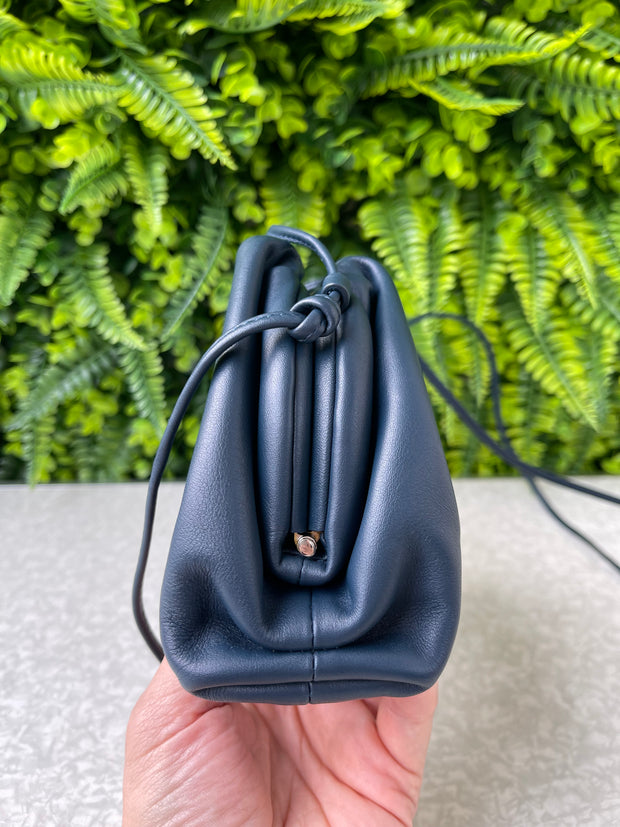 Bottega Veneta Mini Pouch Azul Marinho