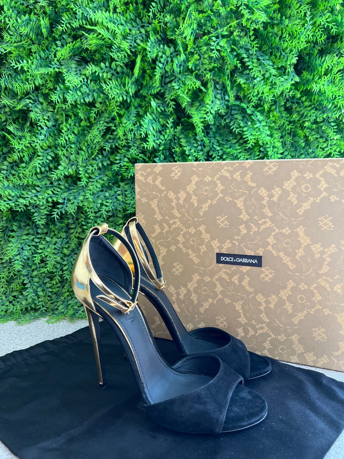 Sandalia D&G Preta e Dourada