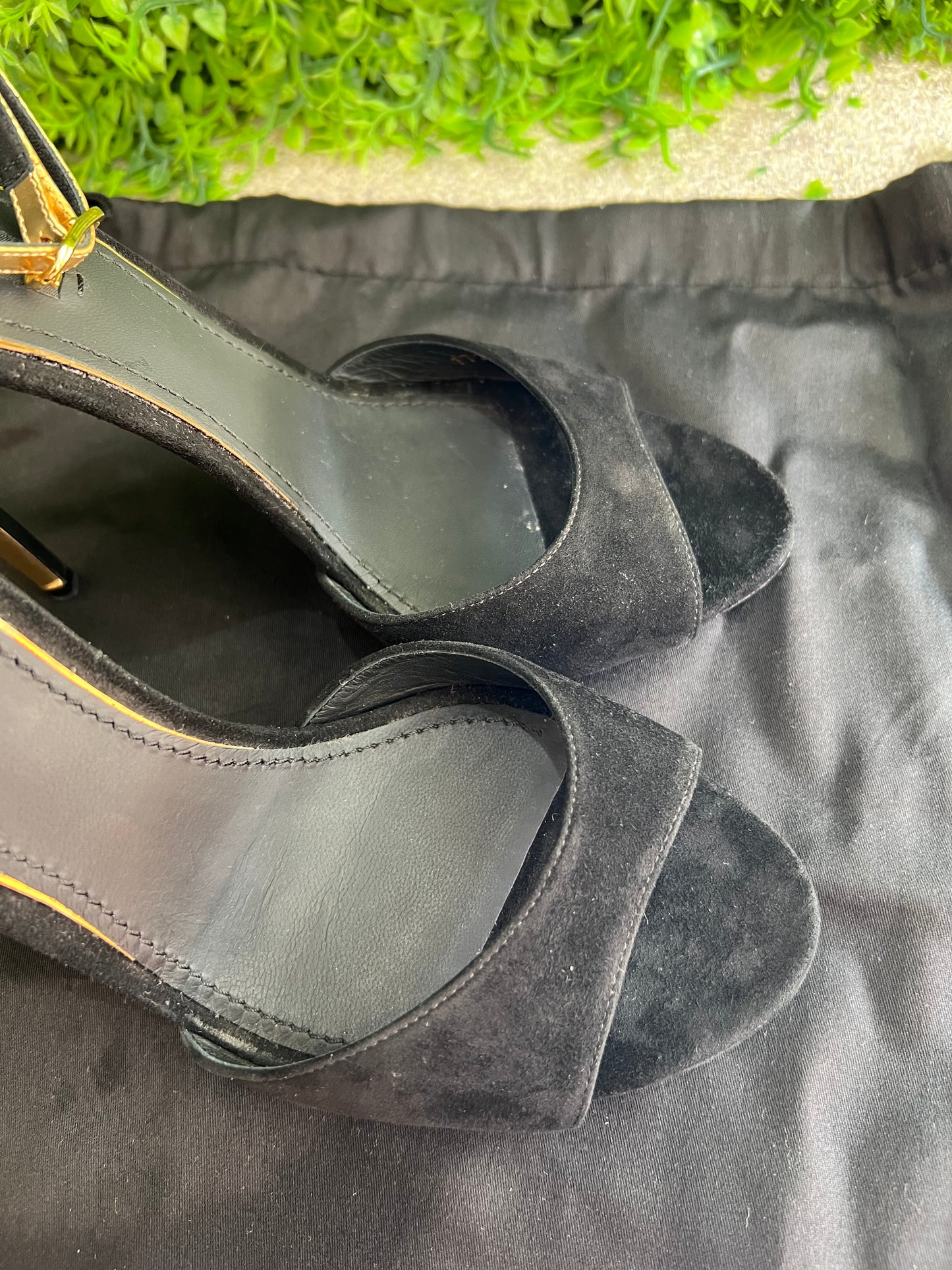 Sandalia D&G Preta e Dourada