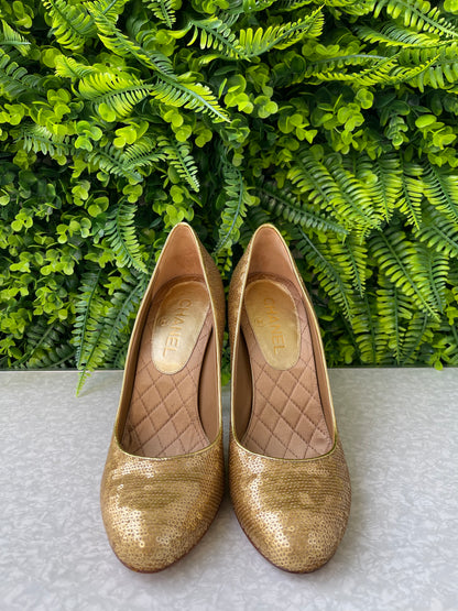 Sapato Chanel Gold Heels