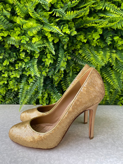 Sapato Chanel Gold Heels