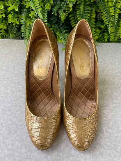 Sapato Chanel Gold Heels