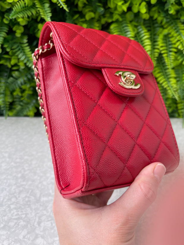 Chanel Caviar Quilted Phone Bag Vermelha